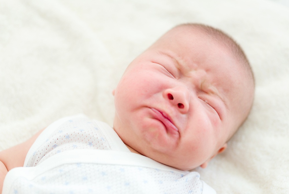 Bebê recém-nascido chorando - Foto: leungchopan/ShutterStock.com
